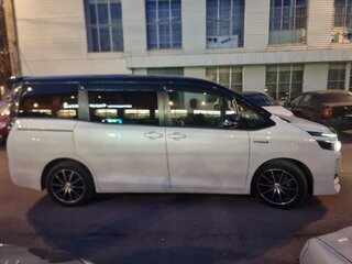 2014 Toyota Voxy III (R80), белый, 1580000 рублей, вид 5