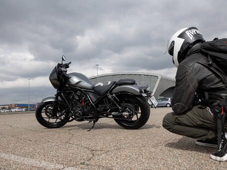 2024 Honda CMX 1100 Rebel, серый, 900000 рублей, вид 3