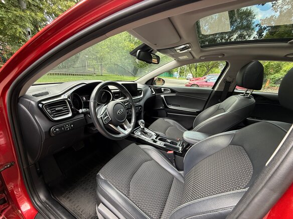 2018 Kia Ceed III, красный - вид 9