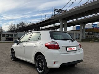2011 Toyota Auris I Рестайлинг, белый, 1050000 рублей, вид 3