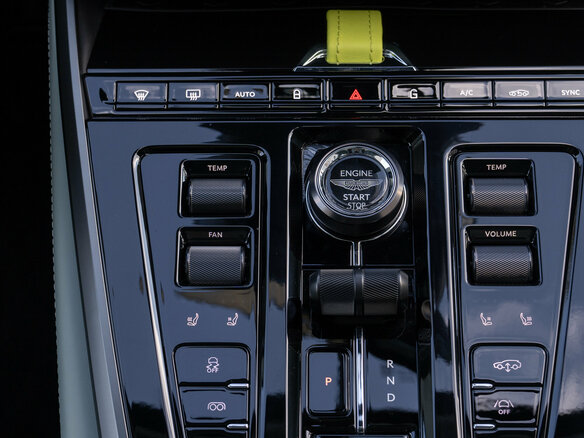 2026 Aston Martin DBX DBX S I, зелёный - вид 25