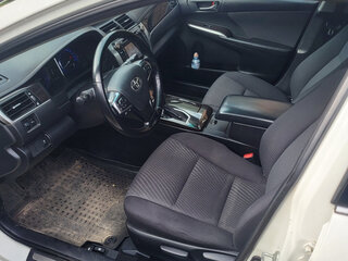 2017 Toyota Camry VII (XV50) Рестайлинг 2, белый, 1720000 рублей, вид 4