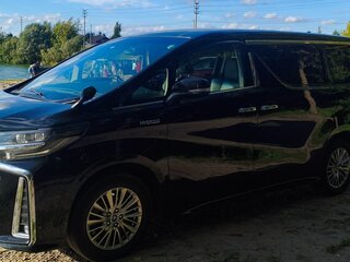 2018 Toyota Alphard III Рестайлинг, чёрный, 4250000 рублей, вид 3