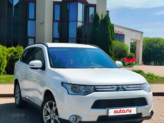 2013 Mitsubishi Outlander III, белый, 1215000 рублей, вид 1