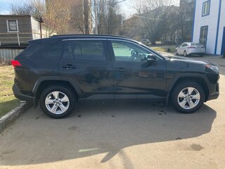 2021 Toyota RAV4 V (XA50), чёрный, 3500000 рублей, вид 4
