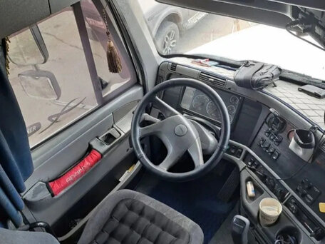2003 Freightliner Columbia, белый, 2700000 рублей, вид 4