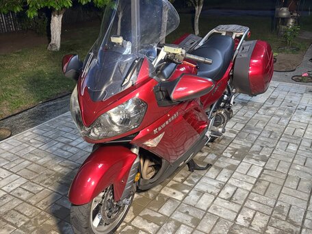 2009 Kawasaki GTR 1400 (Concours 14), красный, 700000 рублей, вид 1