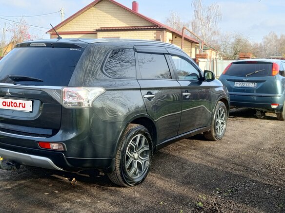 2014 Mitsubishi Outlander III Рестайлинг, серый, 1510000 рублей - вид 3
