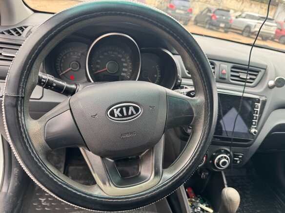 2011 Kia Rio III, белый, 775000 рублей - вид 8