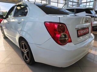 2014 Chevrolet Aveo II, белый, 369000 рублей, вид 4