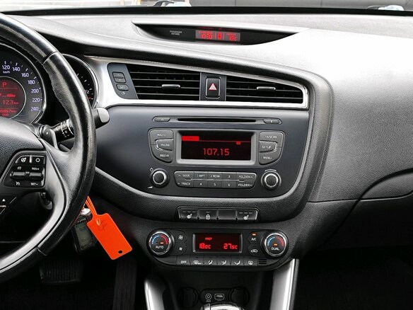 2018 Kia Ceed II Рестайлинг, белый, 1359000 рублей - вид 9