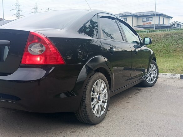 2009 Ford Focus II Рестайлинг, чёрный, 450000 рублей - вид 4
