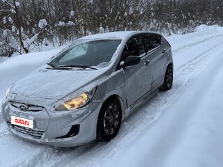 2013 Hyundai Solaris I, серебристый, 420000 рублей, вид 2