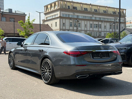2023 Mercedes-Benz S-Класс 450 Long 4MATIC VII (W223), серебристый, 11290000 рублей, вид 3
