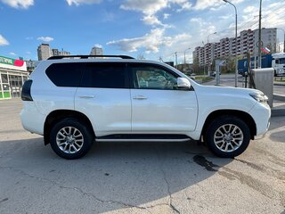 2017 Toyota Land Cruiser Prado 150 Series Рестайлинг 2, белый, 4500000 рублей, вид 4
