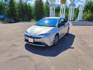 2019 Toyota Prius IV Рестайлинг (XW50), серебристый, 1700000 рублей, вид 1