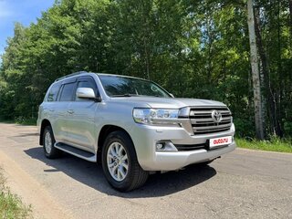 2017 Toyota Land Cruiser 200 Series Рестайлинг 2, серебристый, 5390000 рублей, вид 3