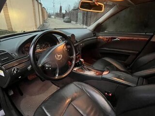2004 Mercedes-Benz E-Класс 320 III (W211, S211), чёрный, 700000 рублей, вид 4