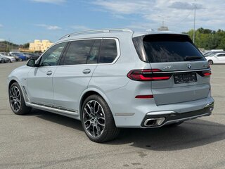 2024 BMW X7 40i I (G07) Рестайлинг, серый, 11300000 рублей, вид 4