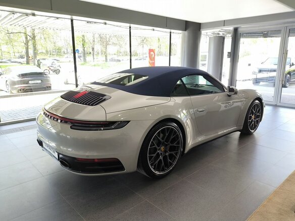 2020 Porsche 911 Carrera 4S VIII (992), серый, 13300000 рублей - вид 6