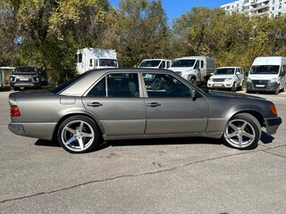 1992 Mercedes-Benz W124 200, коричневый, 650000 рублей, вид 3