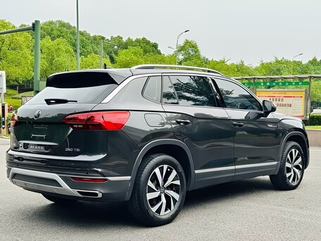 2022 Volkswagen Tayron I, чёрный, 2100000 рублей, вид 4