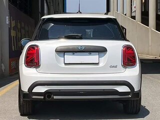 2023 Mini Hatch One III (F55/F56) Рестайлинг 2, белый, 2148400 рублей, вид 3