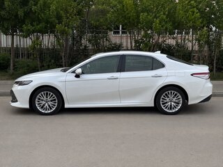 2020 Toyota Camry VIII (XV70), белый, 2500000 рублей, вид 2