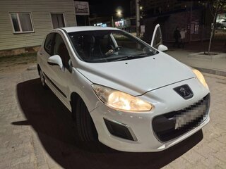 2011 Peugeot 308 I Рестайлинг, белый, 530000 рублей, вид 4