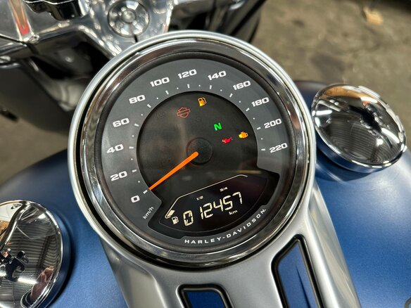 2018 Harley-Davidson Fat Boy, синий, 1990000 рублей - вид 38