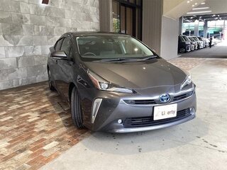 2021 Toyota Prius IV Рестайлинг (XW50), серый, 1590084 рублей, вид 1