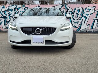 2017 Volvo V40 II Рестайлинг, белый, 1700000 рублей, вид 1