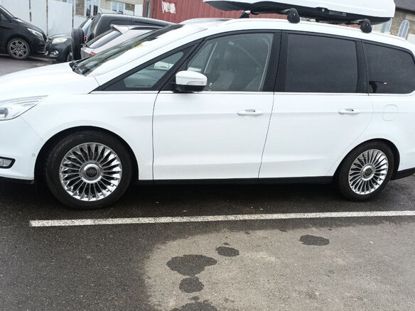 2017 Ford Galaxy III, белый, 4000000 рублей - вид 14