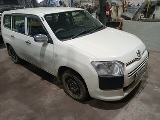 2015 Toyota Probox I Рестайлинг, белый, 700000 рублей, вид 1