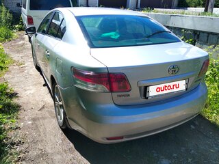 2011 Toyota Avensis III Рестайлинг, серебристый, 1500000 рублей, вид 3