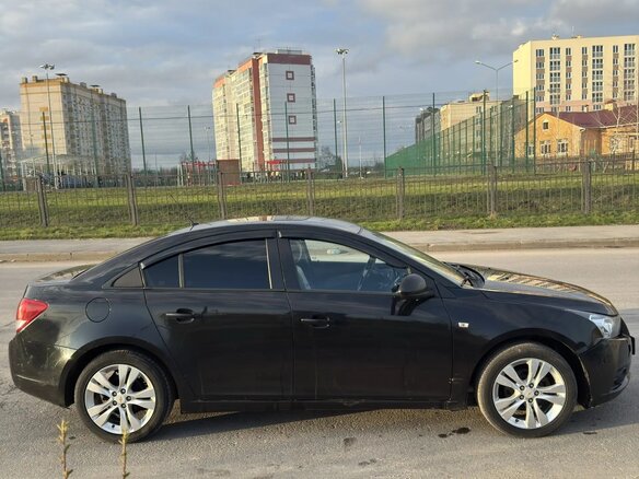2011 Chevrolet Cruze I, чёрный, 800000 рублей