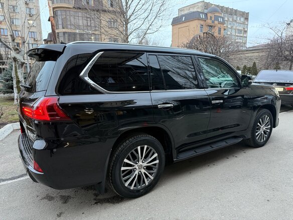 2016 Lexus LX 570 III Рестайлинг 2, чёрный, 8990000 рублей - вид 1