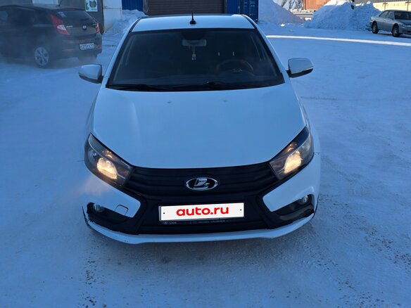 2015 Lada (ВАЗ) Vesta I, белый, 900000 рублей - вид 2