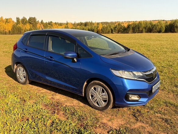 2017 Honda Fit III Рестайлинг, синий, 950000 рублей - вид 4