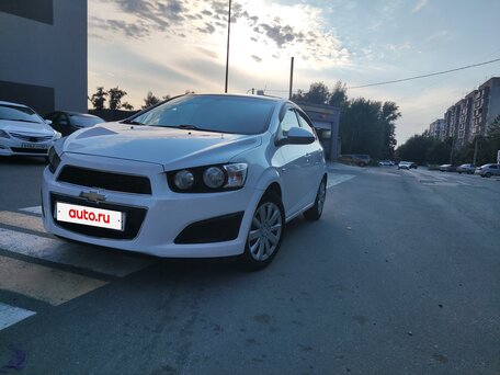 2014 Chevrolet Aveo II, белый, 576000 рублей, вид 1