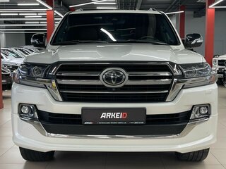 2019 Toyota Land Cruiser 200 Series Рестайлинг 2, белый, 8590000 рублей, вид 3