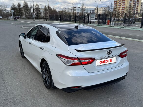 2018 Toyota Camry VIII (XV70), белый, 2750000 рублей - вид 2