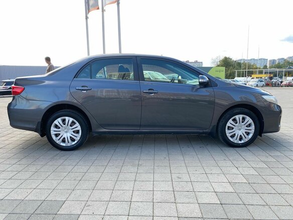 2011 Toyota Corolla X (E140, E150) Рестайлинг, серый, 1190000 рублей - вид 3