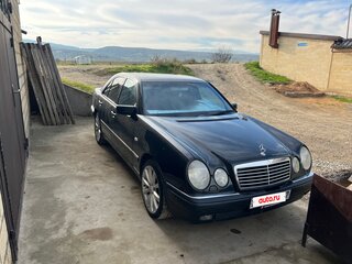 1998 Mercedes-Benz E-Класс 320 II (W210, S210), чёрный, 670000 рублей, вид 3