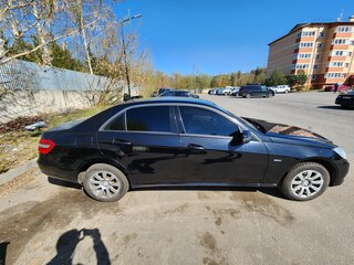 2011 Mercedes-Benz E-Класс 200 7G-Tronic IV (W212, S212, C207), чёрный, 1550000 рублей, вид 2