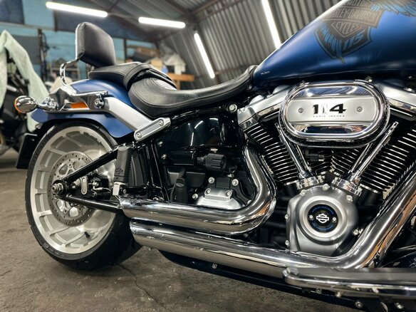 2018 Harley-Davidson Fat Boy, синий, 1990000 рублей - вид 12