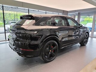 2025 Porsche Cayenne GTS III Рестайлинг, чёрный, 25990000 рублей, вид 5
