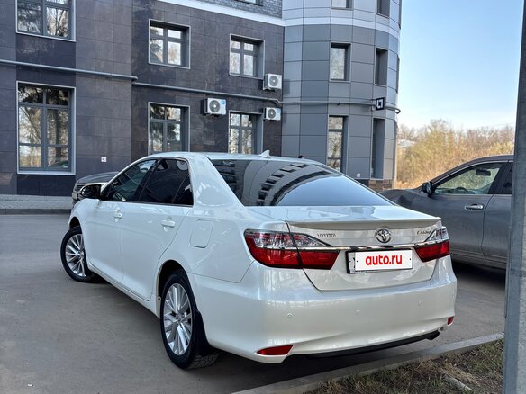 2017 Toyota Camry VII (XV50) Рестайлинг, белый, 2050000 рублей - вид 6