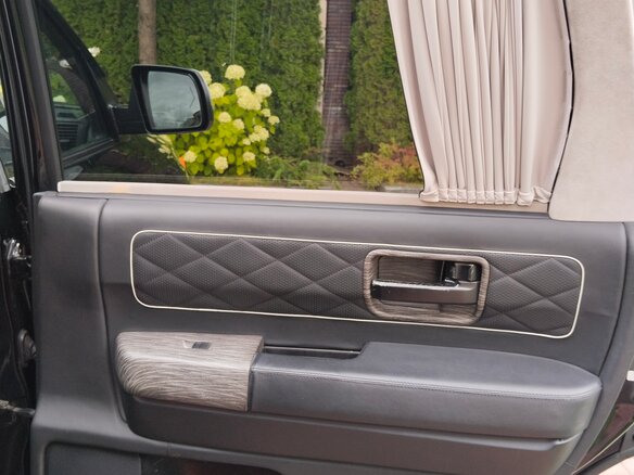 2012 Toyota Sequoia II, чёрный - вид 25