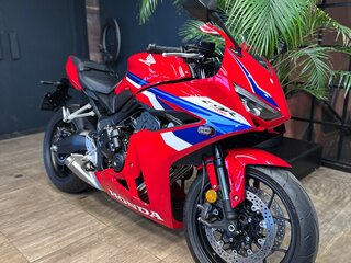 2025 Honda CBR 650R, красный, 1470000 рублей, вид 1